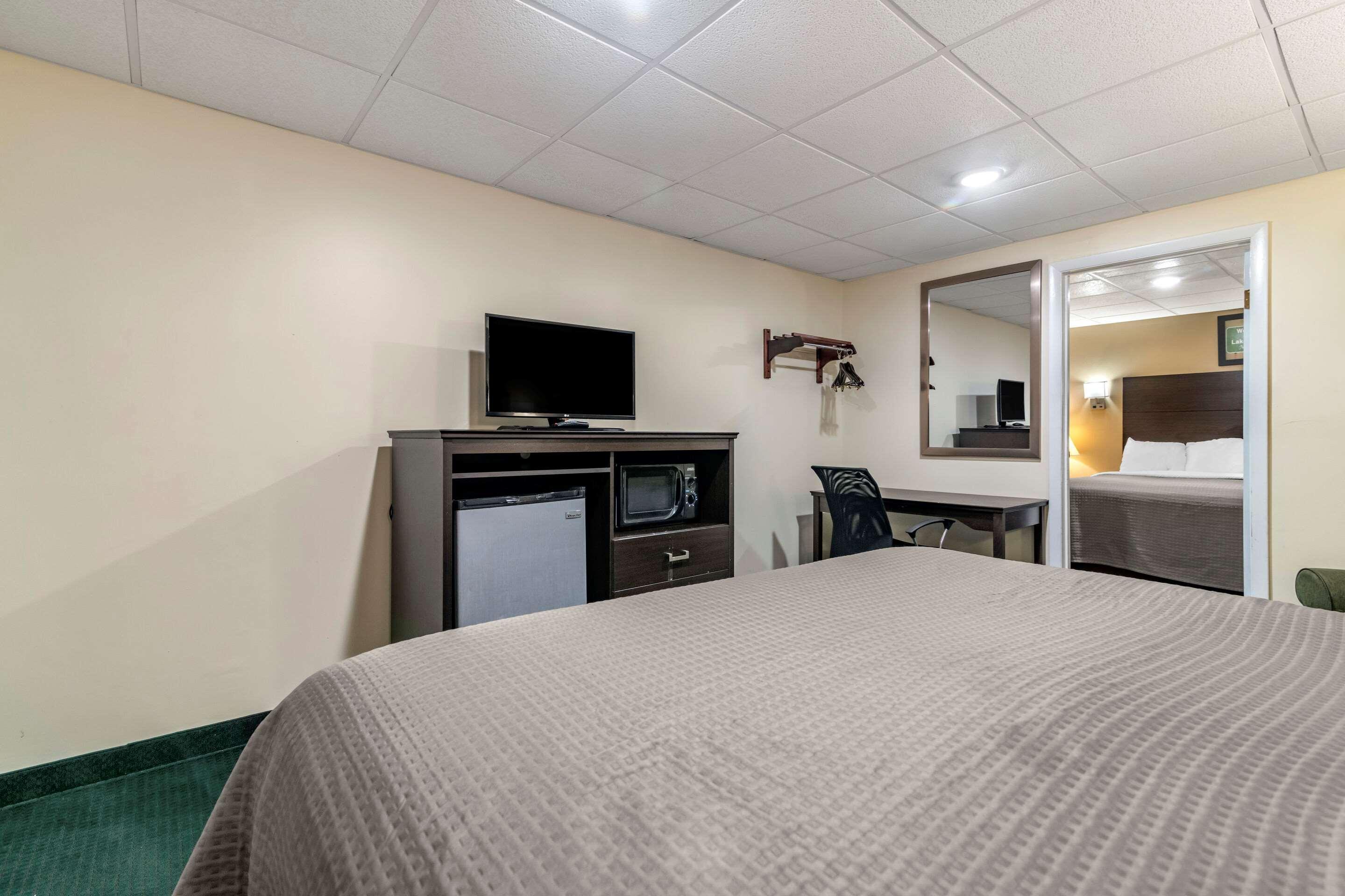 Rodeway Inn Lake George Outlets Dış mekan fotoğraf