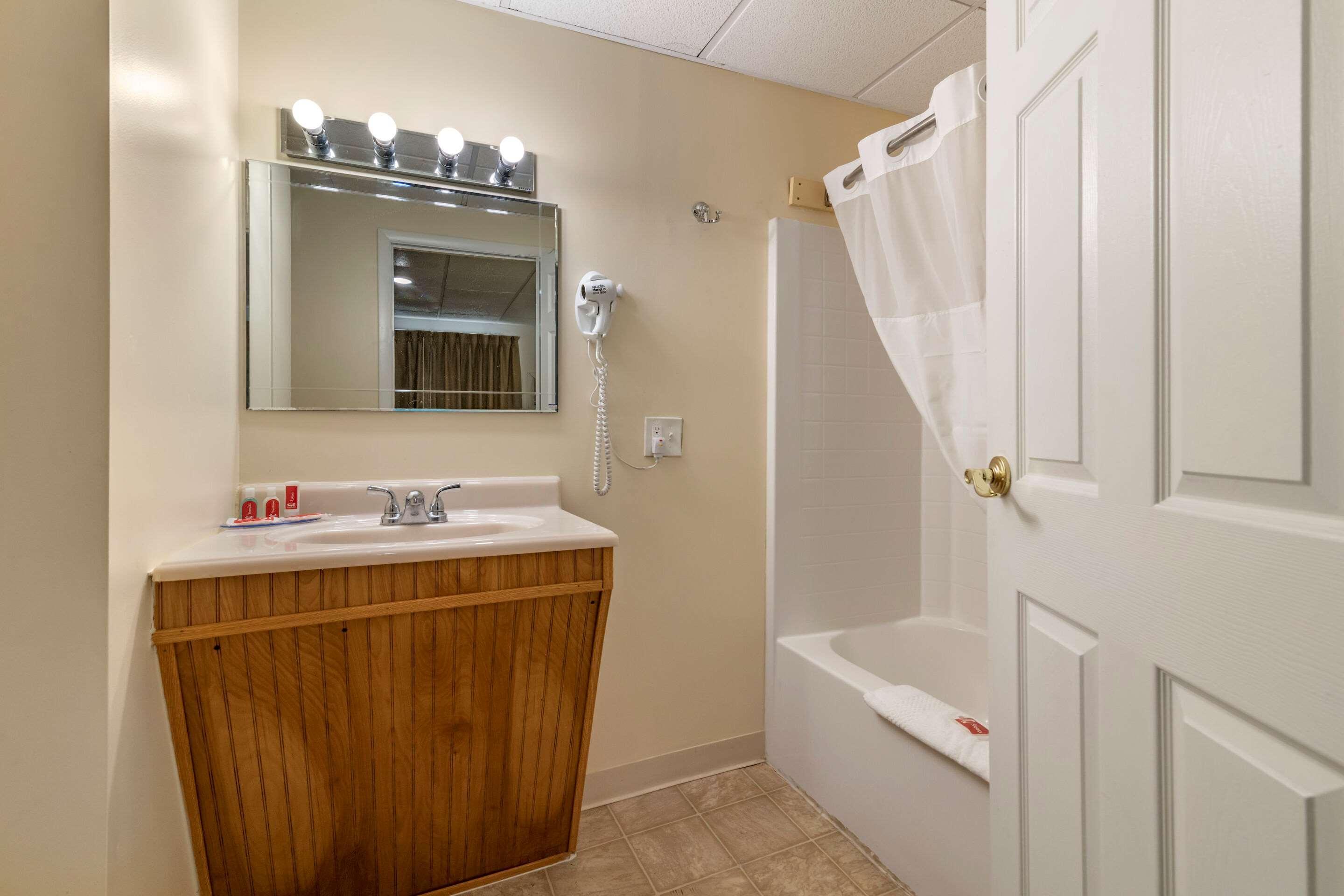 Rodeway Inn Lake George Outlets Dış mekan fotoğraf