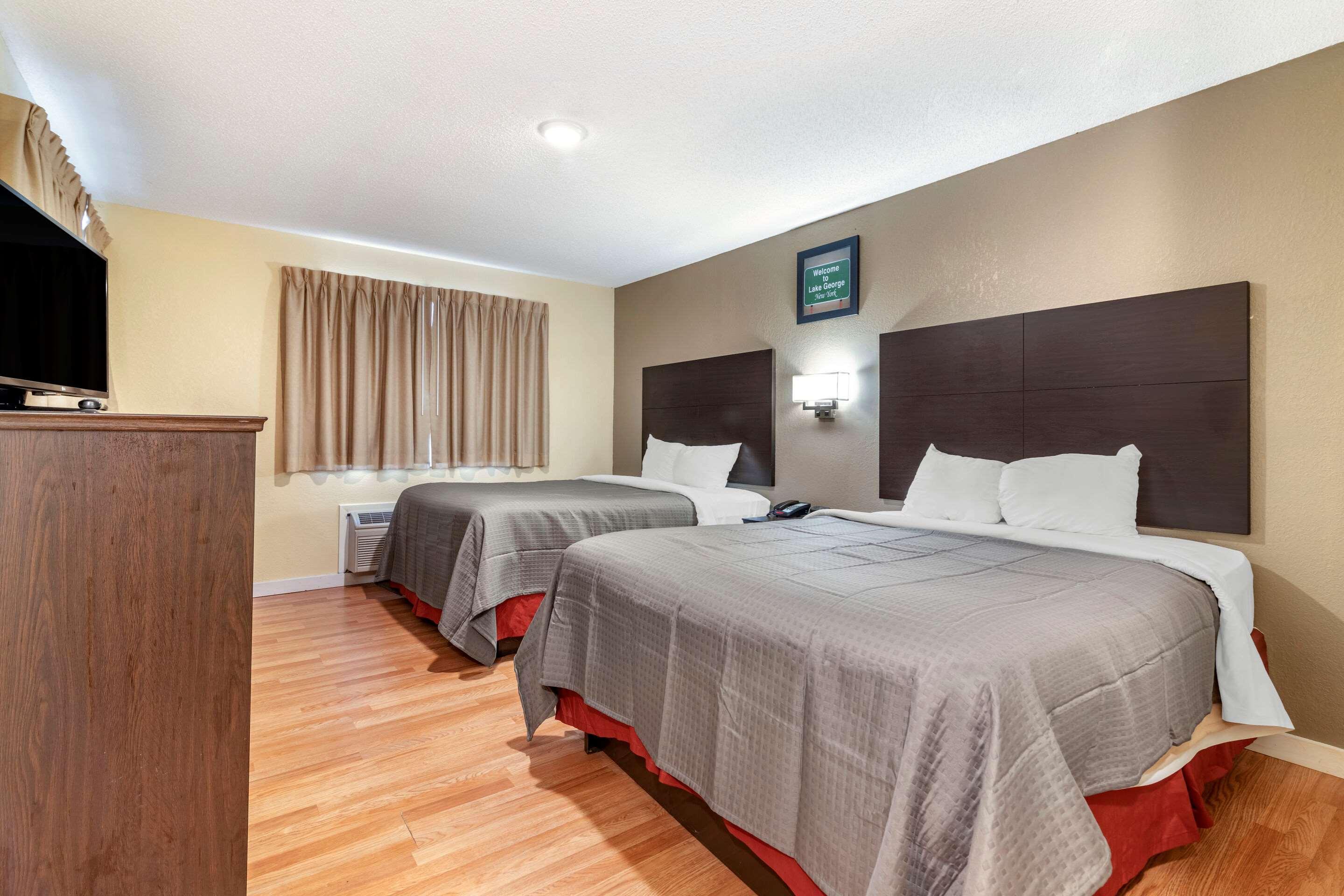 Rodeway Inn Lake George Outlets Dış mekan fotoğraf