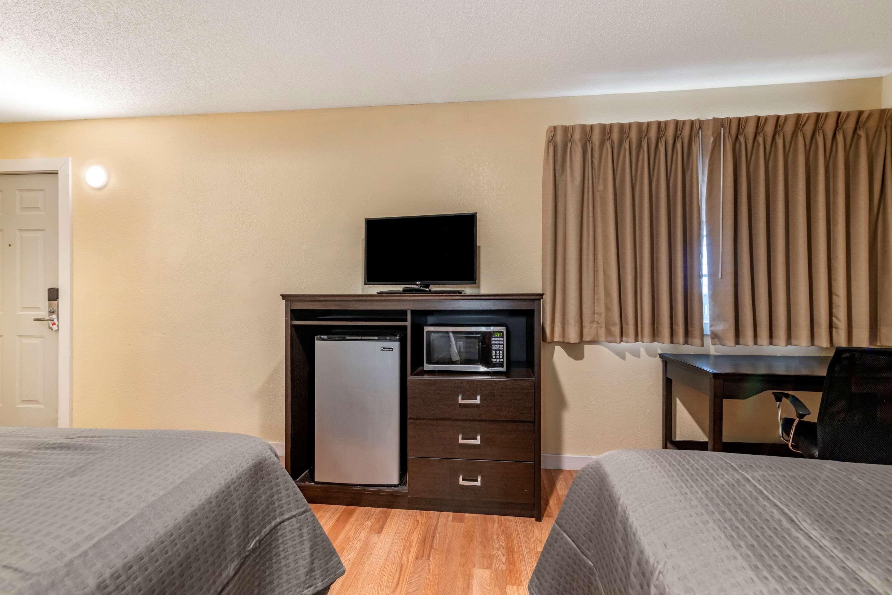 Rodeway Inn Lake George Outlets Dış mekan fotoğraf