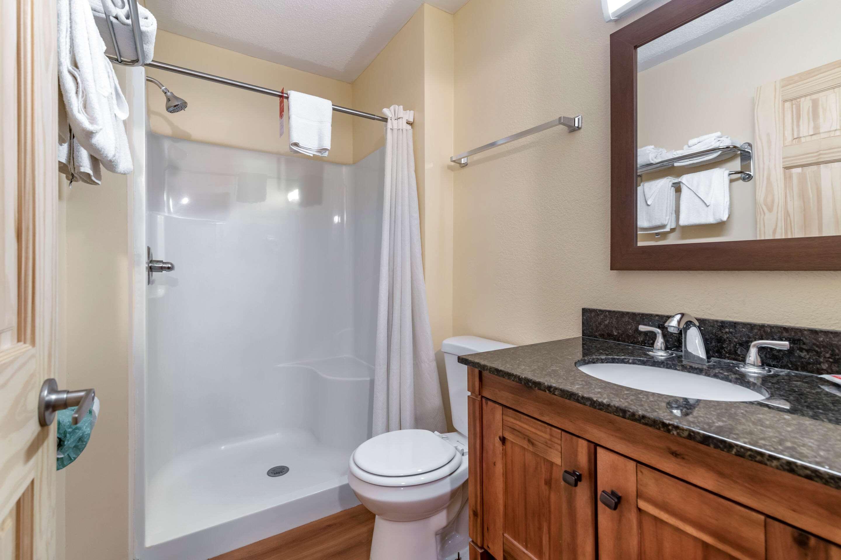 Rodeway Inn Lake George Outlets Dış mekan fotoğraf