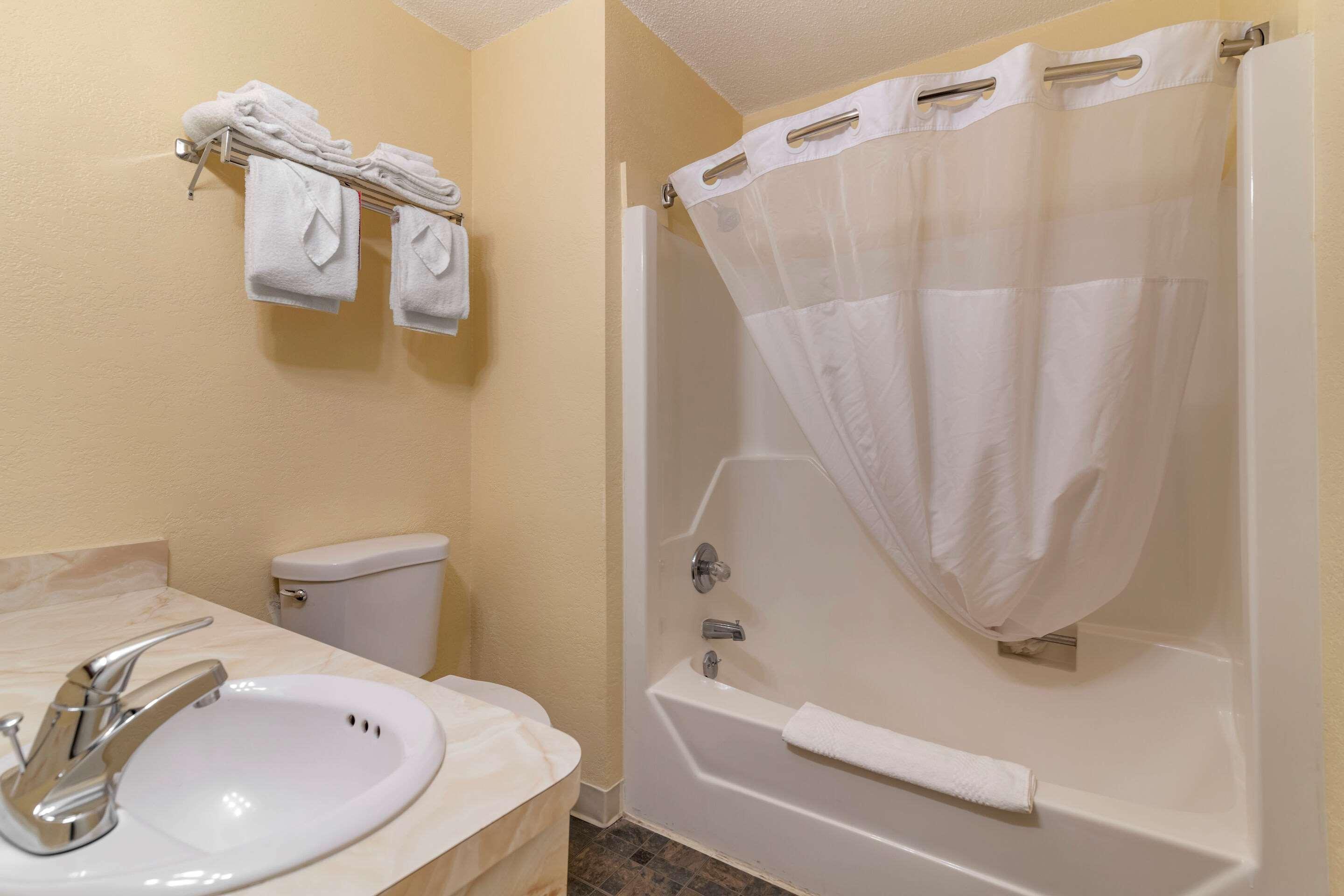 Rodeway Inn Lake George Outlets Dış mekan fotoğraf