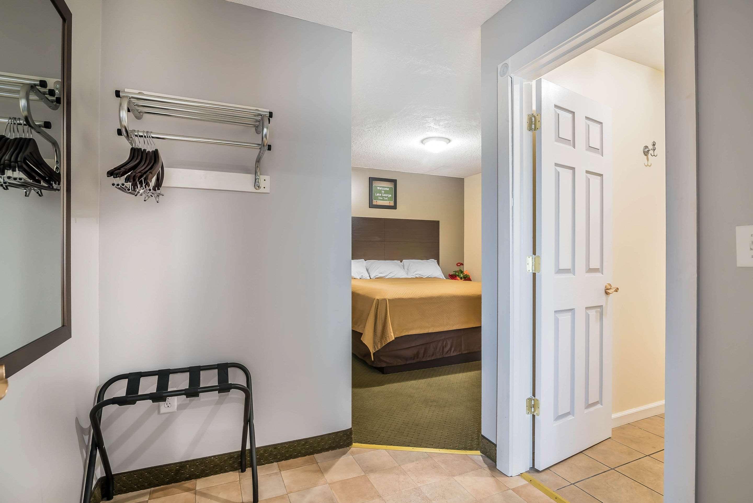 Rodeway Inn Lake George Outlets Dış mekan fotoğraf