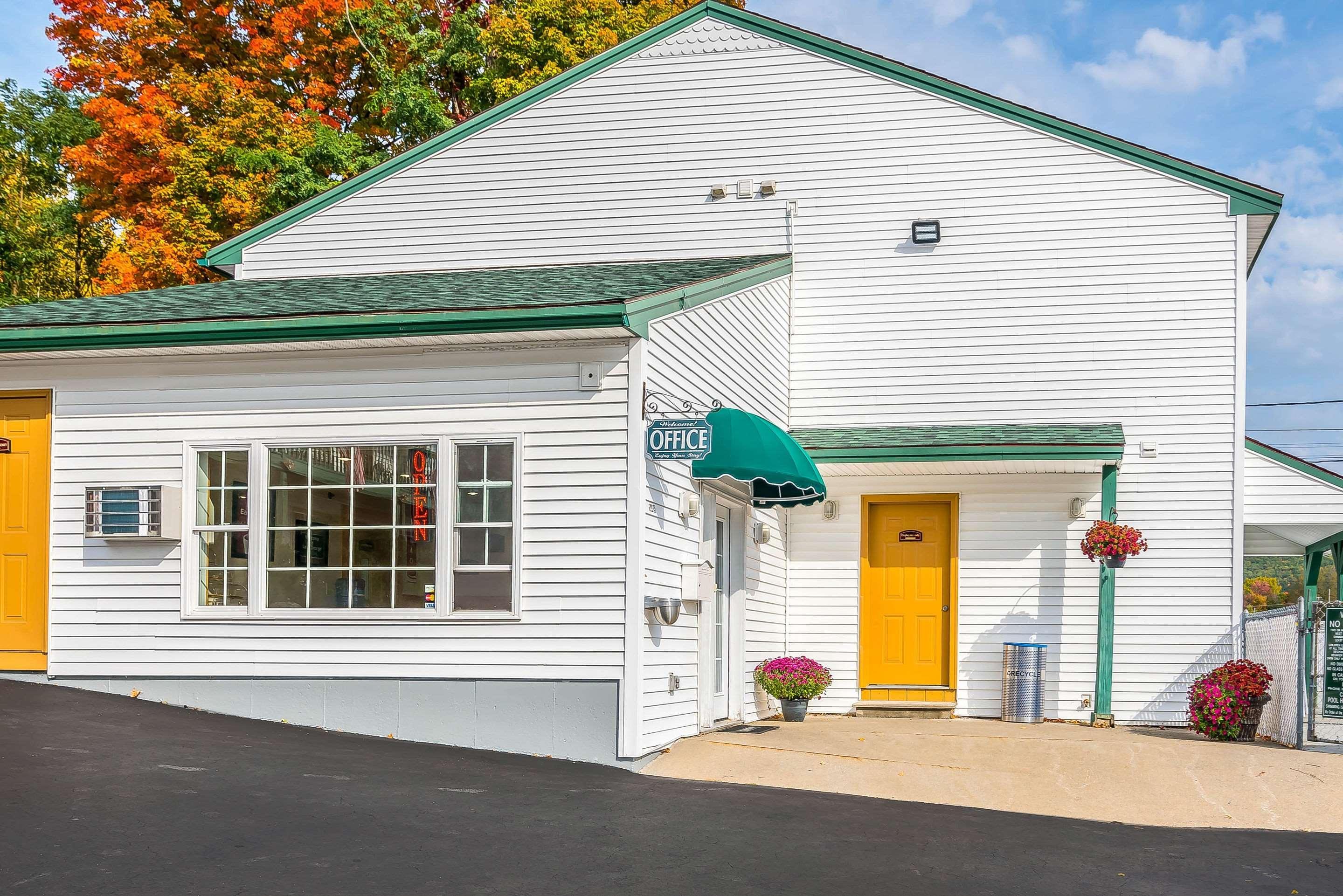 Rodeway Inn Lake George Outlets Dış mekan fotoğraf