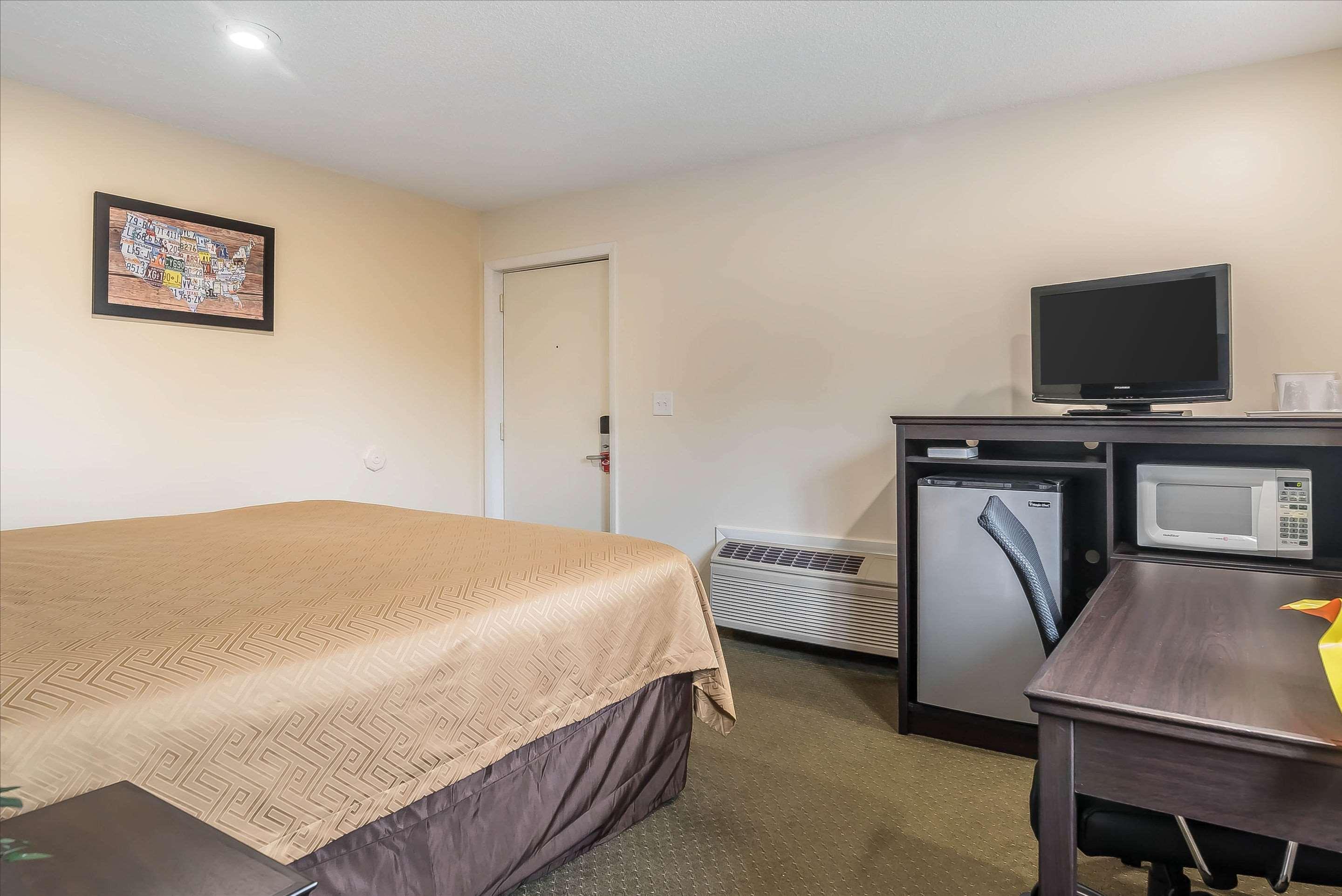 Rodeway Inn Lake George Outlets Dış mekan fotoğraf