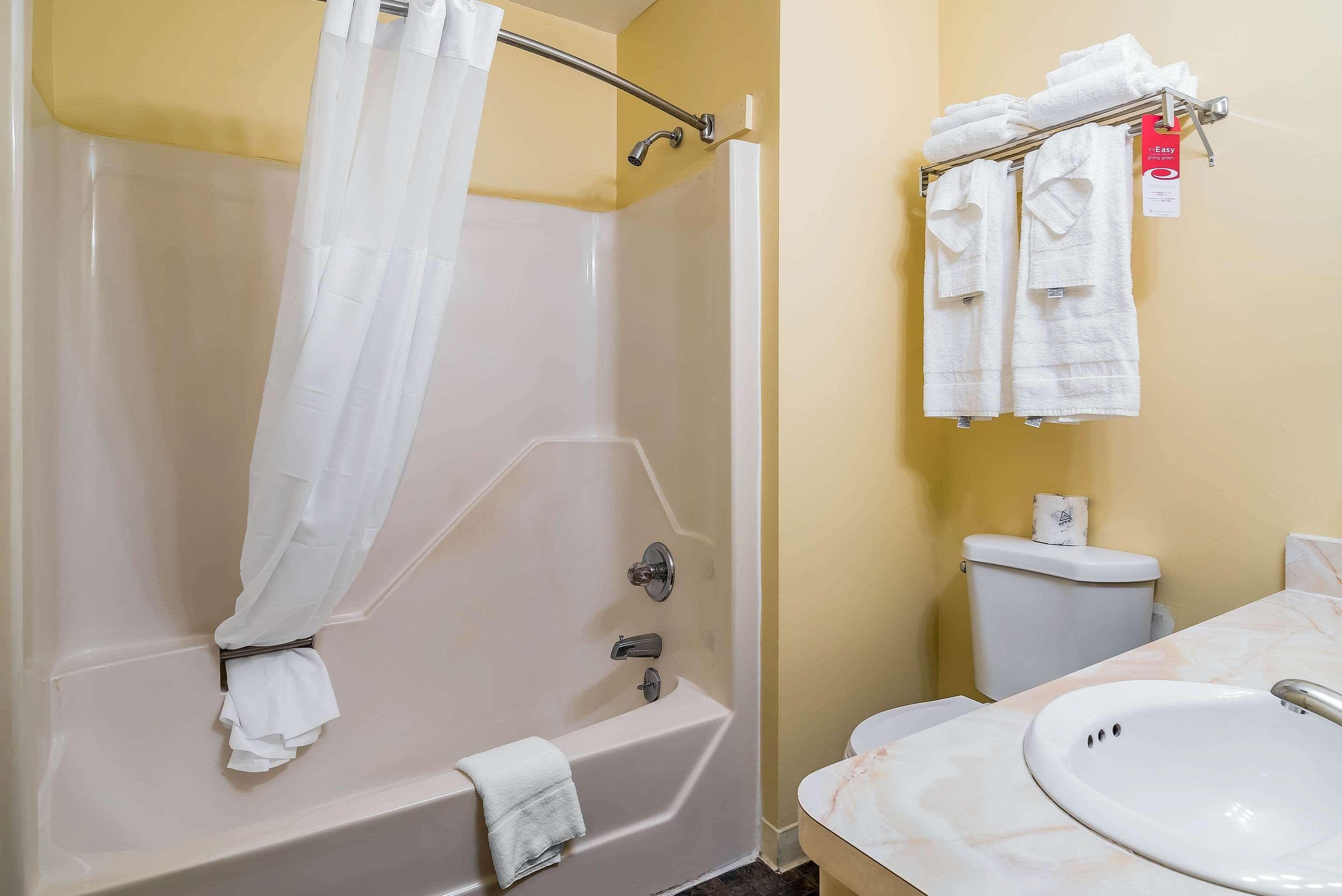 Rodeway Inn Lake George Outlets Dış mekan fotoğraf